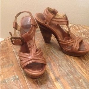 size 7 Frye clog sandals